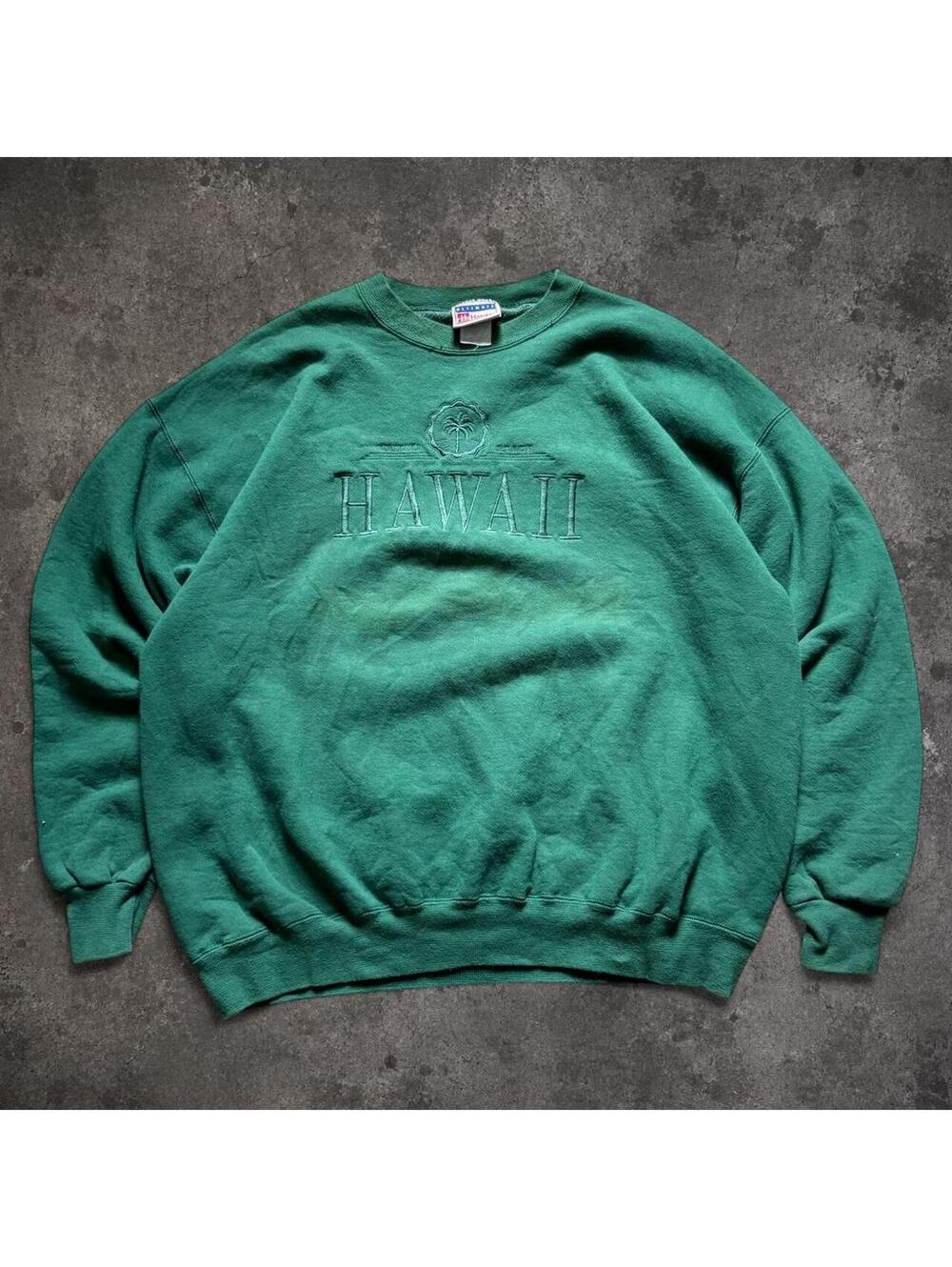 Beautiful Vintage Hawaii Embroidered Crewneck Sweatshirt